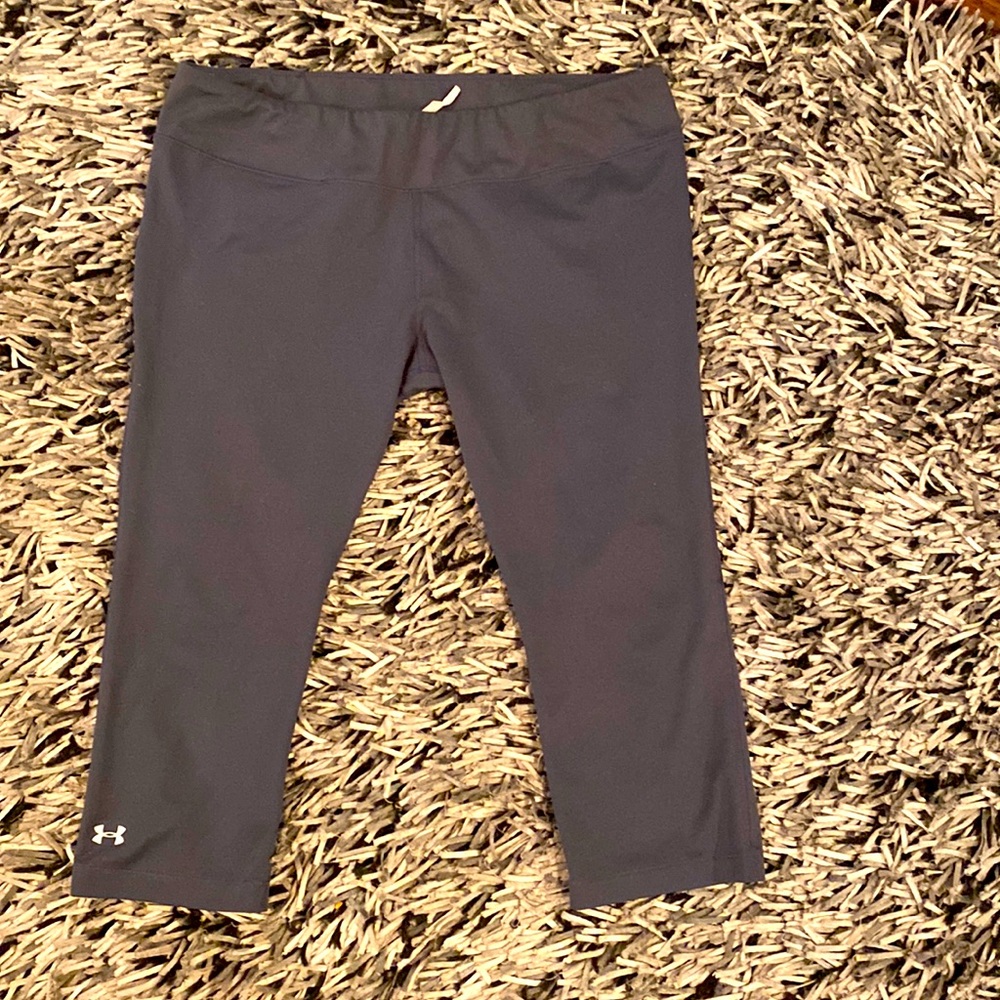 Under Armour gray capris size large